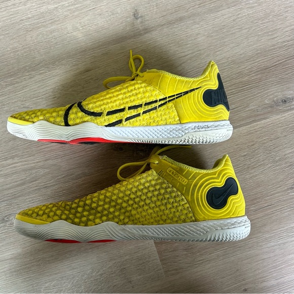 Nike React Gato Indoor/Futsal Low Top Soccer Shoes - Picture 6 of 9